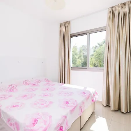 Luxury One-Bedroom Apartment In A Modern Palmera Resort 8-6 * קיירניה