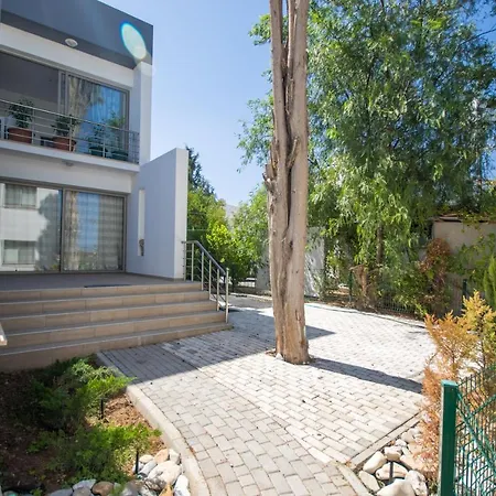 Luxury One-Bedroom Apartment In A Modern Palmera Resort 8-6 קיירניה